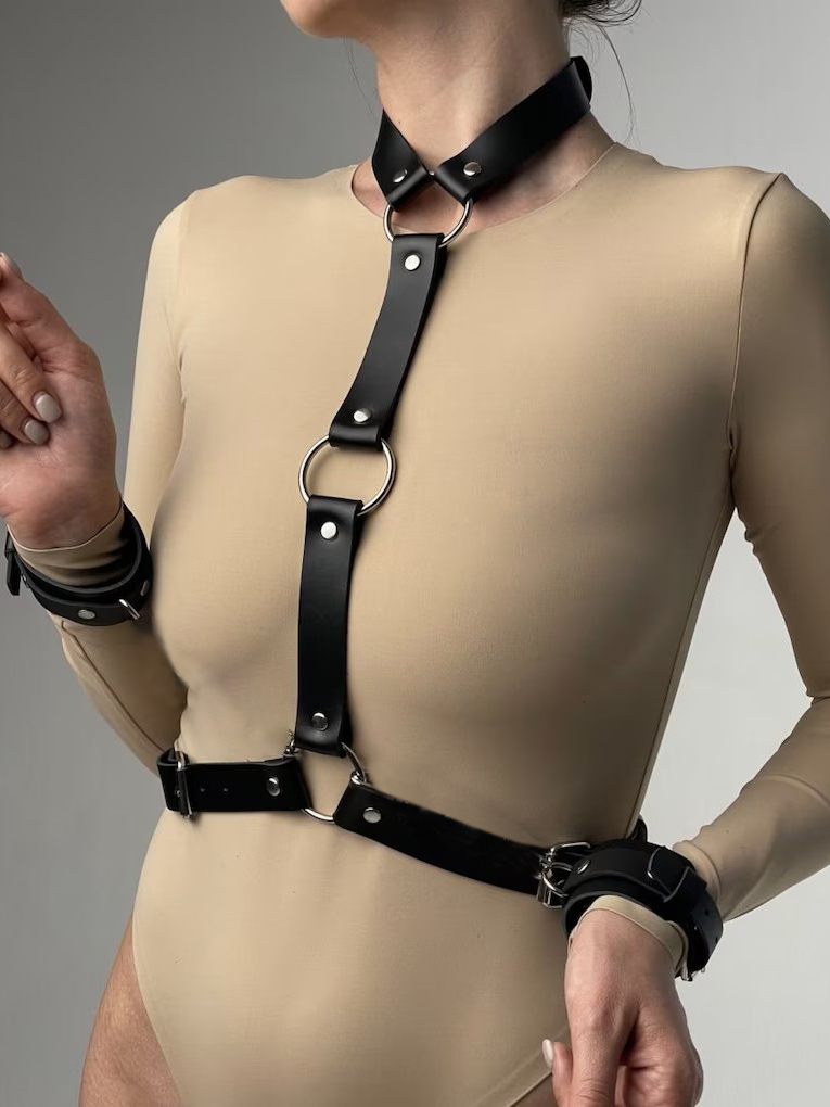 Women's Sexy Leather Harness B - Garter Belt Set avis et prix